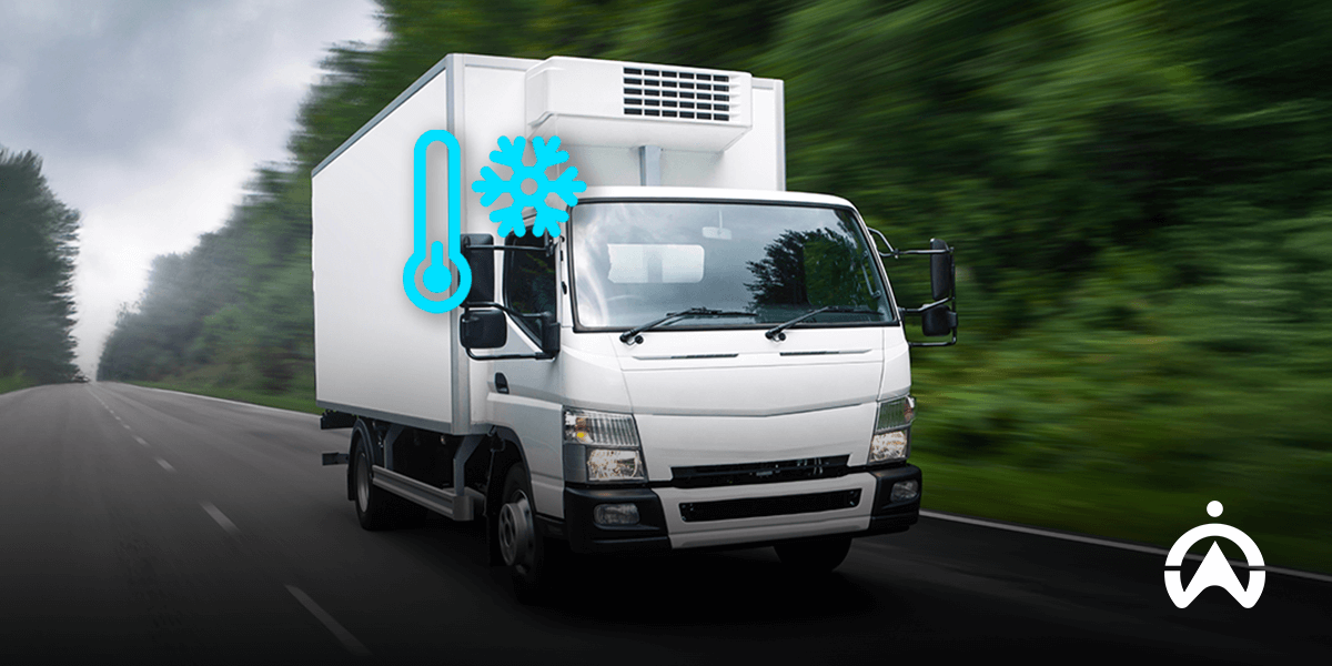 Xe tải đông lạnh lưu động sử dụng cảm biến nhiệt độ IoT để giám sát nhiệt độ của đội xe kho lạnh.